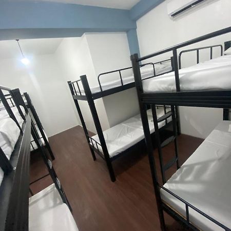 Lime Lite Manila Hostel Makati City Екстериор снимка