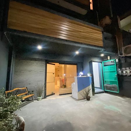 Lime Lite Manila Hostel Makati City Екстериор снимка