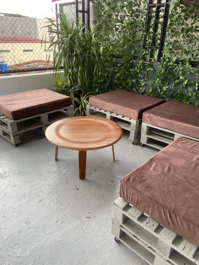 Lime Lite Manila Hostel Makati City Екстериор снимка