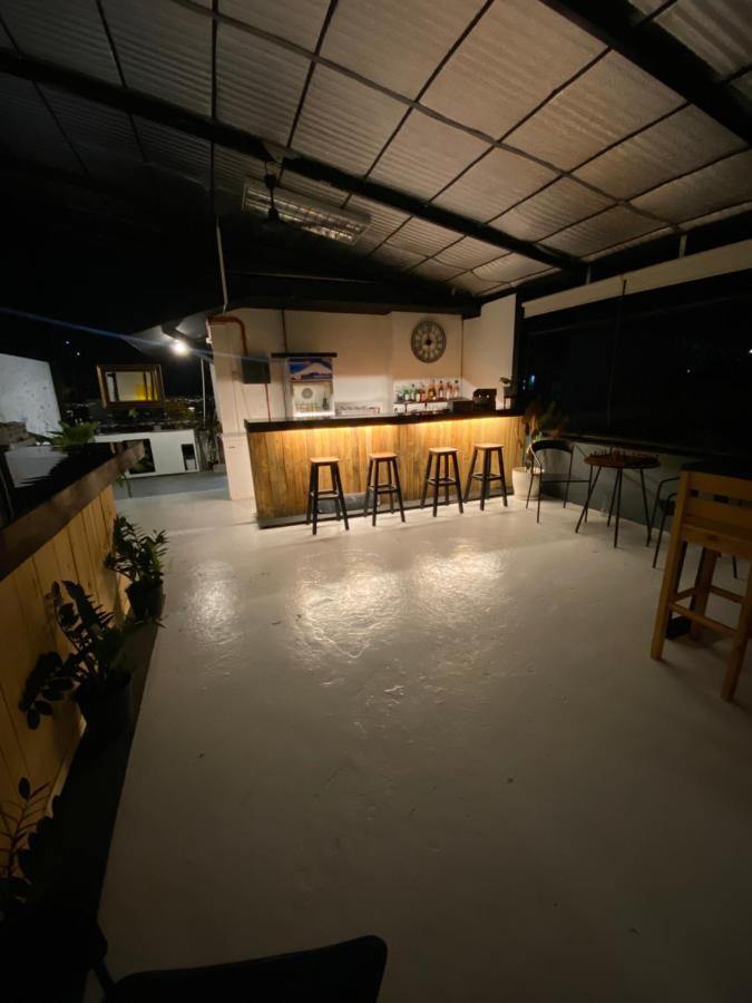 Lime Lite Manila Hostel Makati City Екстериор снимка