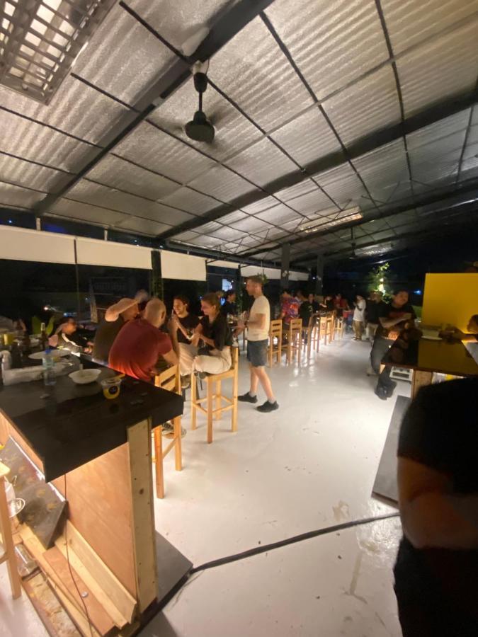 Lime Lite Manila Hostel Makati City Екстериор снимка