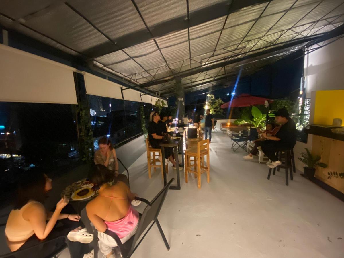 Lime Lite Manila Hostel Makati City Екстериор снимка