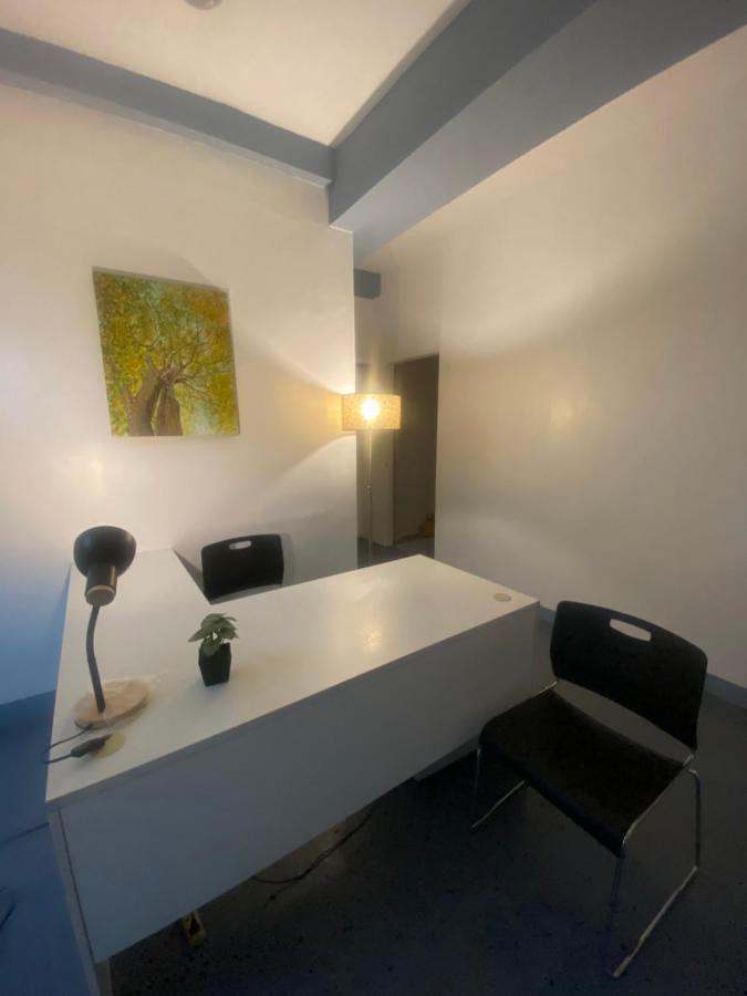 Lime Lite Manila Hostel Makati City Екстериор снимка