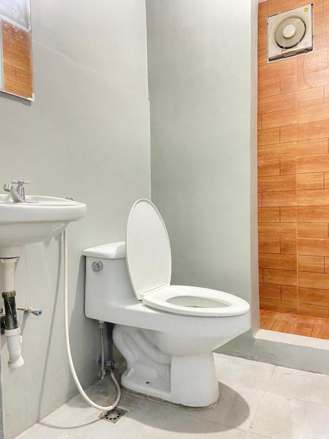 Lime Lite Manila Hostel Makati City Екстериор снимка