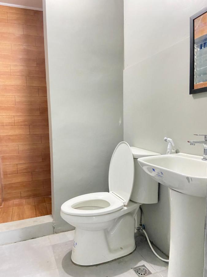 Lime Lite Manila Hostel Makati City Екстериор снимка