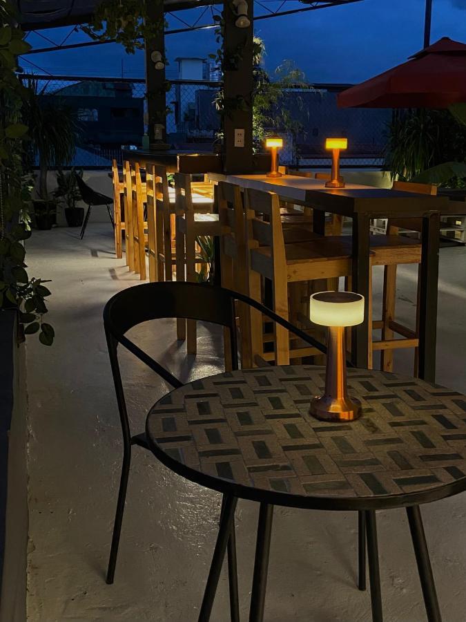Lime Lite Manila Hostel Makati City Екстериор снимка