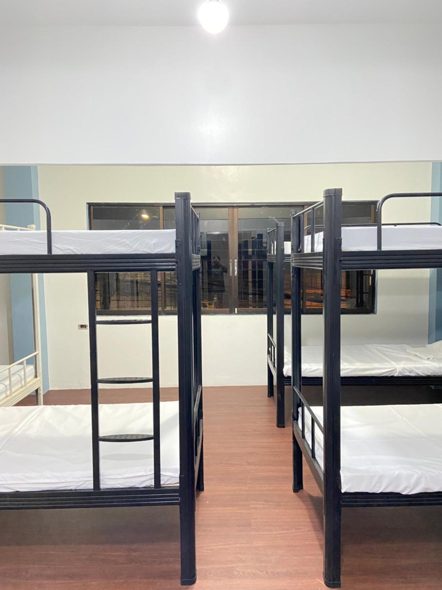 Lime Lite Manila Hostel Makati City Екстериор снимка